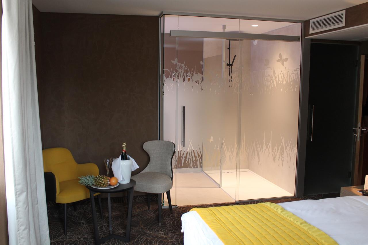 Hotel Restaurant L'Orchidee Ensisheim Exteriör bild